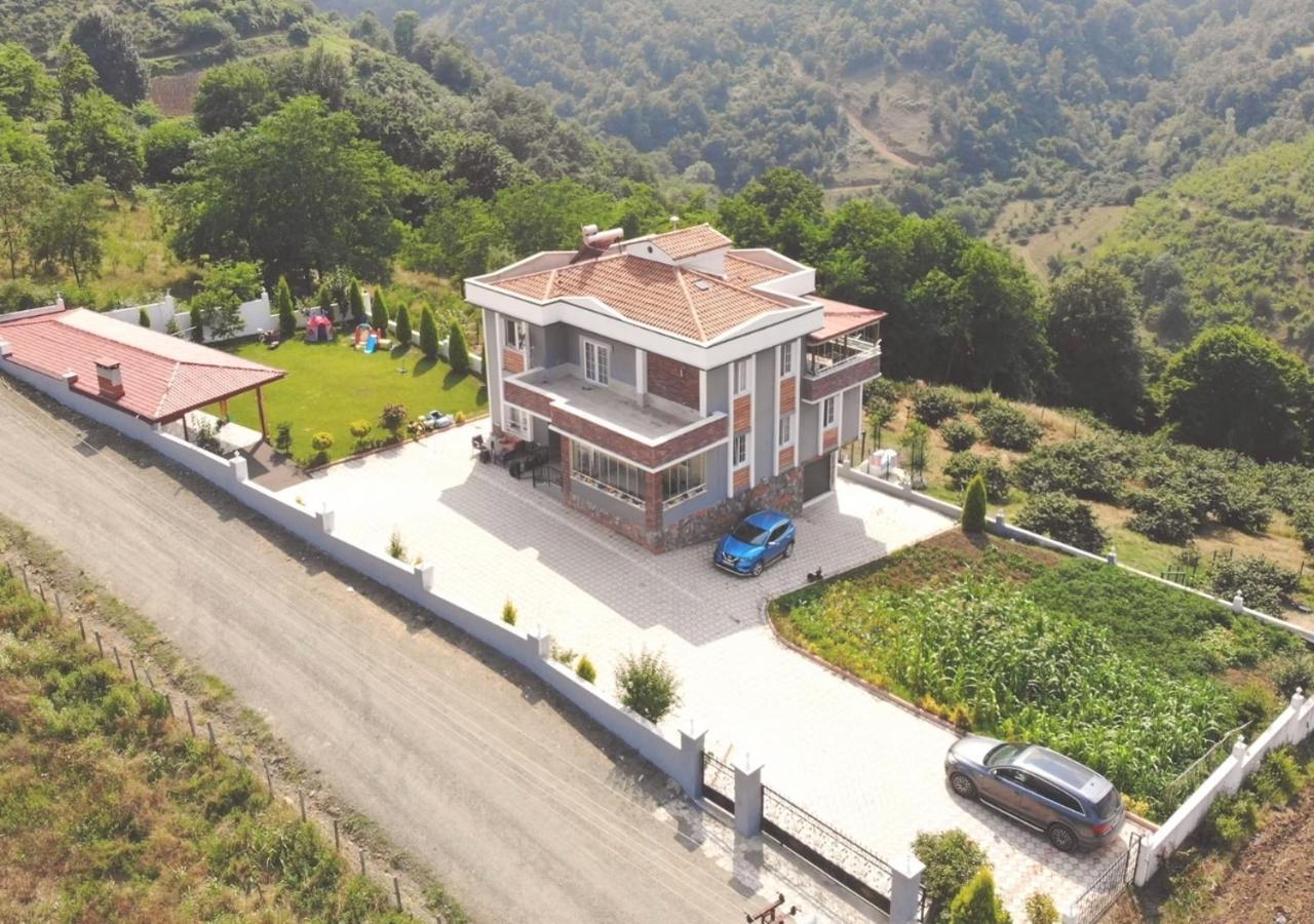 Oeztuerk Villa *