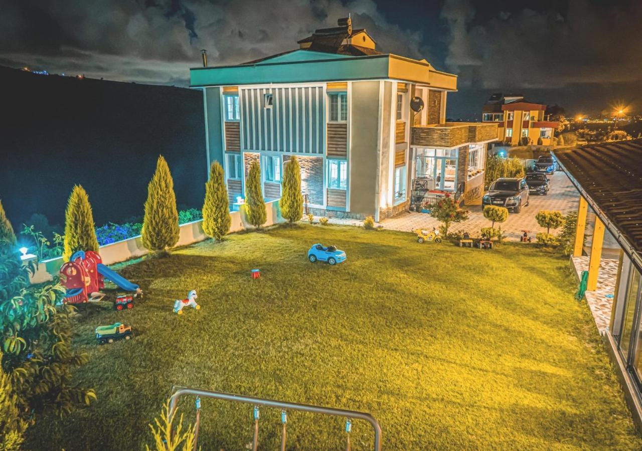 Oeztuerk * Samsun